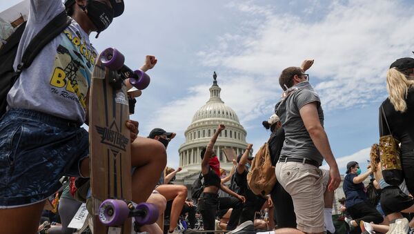 People take a knee during a Black Lives Matter rally, as protests continue over the death in Minneapolis police custody of George Floyd, outside the U.S. Capitol in Washington, U.S., June 3, 2020 - Sputnik International