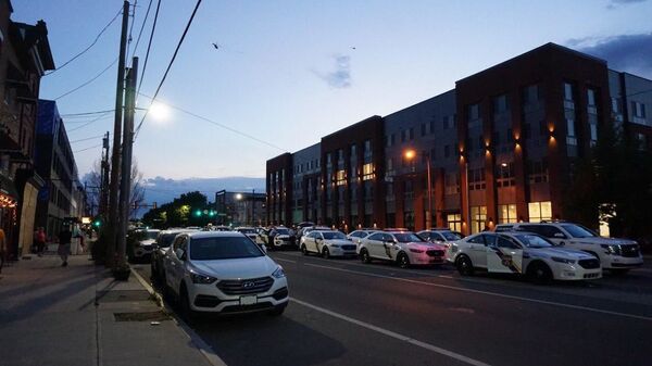 Dozens of police vehicles on a street in the Fishtown neighborhood of Philadelphia, Pennsylvania, United States. - Sputnik International
