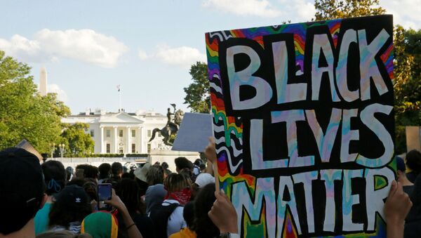 People attend a protest during nationwide unrest following the death in Minneapolis police custody of George Floyd, at Lafayette Park in front of the White House in Washington, U.S., May 31, 2020 - Sputnik International