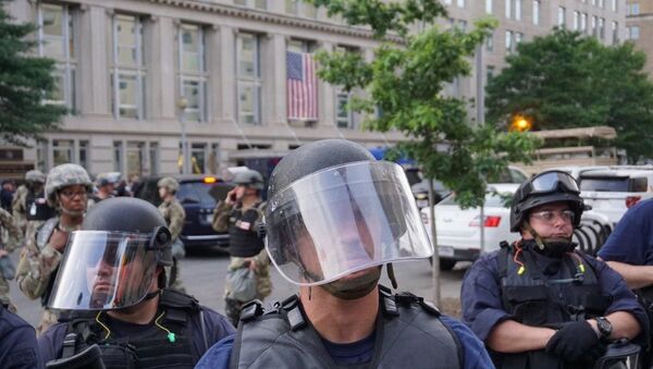 Policemen during protests in Washington DC on 3 June 2020 - Sputnik International