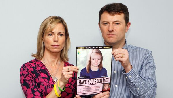 FILE PHOTO: Kate and Gerry McCann pose with a computer generated image of how their missing daughter Madeleine might look now, during a news conference in London May 2, 2012. REUTERS/Andrew Winning/File Photo - Sputnik International