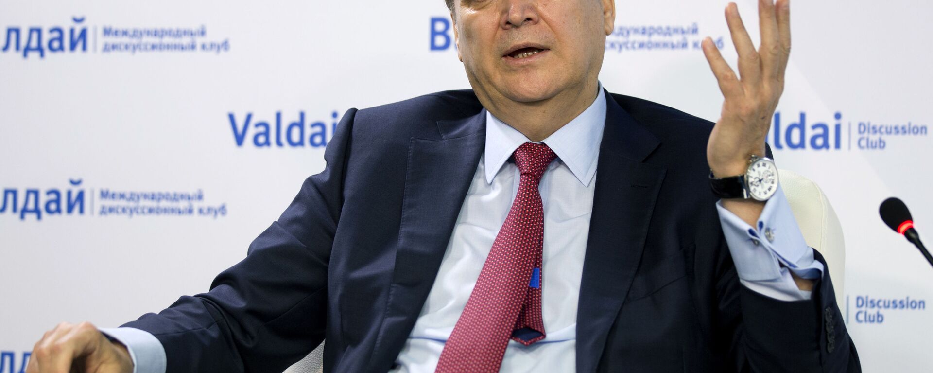 Anatoly Antonov, Russian ambassador to the U.S. gestures while speaking during a round-table discussion on the Trump-Putin summit in Helsinki in Moscow, Russia, Friday, July 20, 2018. - Sputnik International, 1920, 23.02.2022