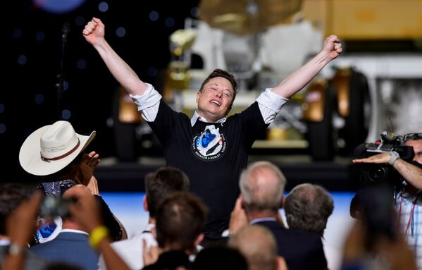 SpaceX CEO and owner Elon Musk celebrates after the launch of a SpaceX Falcon 9 rocket and Crew Dragon spacecraft on NASA's SpaceX Demo-2 mission to the International Space Station from NASA's Kennedy Space Center in Cape Canaveral, Florida, U.S. May 30, 2020.  - Sputnik International