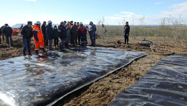 Oil spill response in Norilsk - Sputnik International