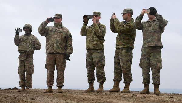 US soldiers take pictures with their cell phones during an artillery live fire event by the US Army Europe's 41st Field Artillery Brigade at the military training area in Grafenwoehr, southern Germany, on March 4, 2020. - Sputnik International