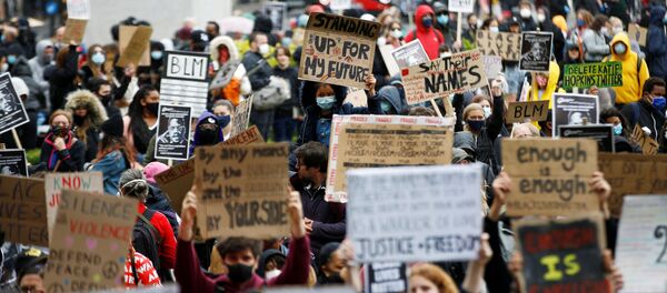 Demonstrators during a Black Lives Matter protest in Parliament Square - Sputnik International