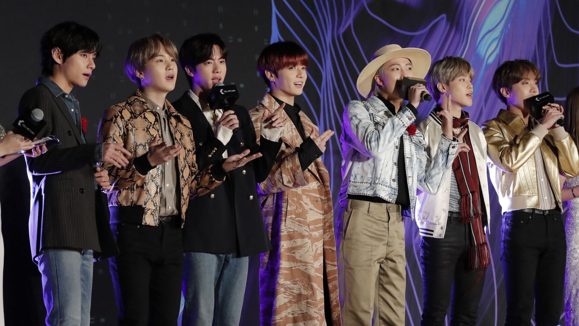 Members of the band BTS attend at a red carpet event upon arrival at the Asian Music Awards in Nagoya, Japan Wednesday, Dec. 4, 2019 - Sputnik International, 1920, 18.09.2021
