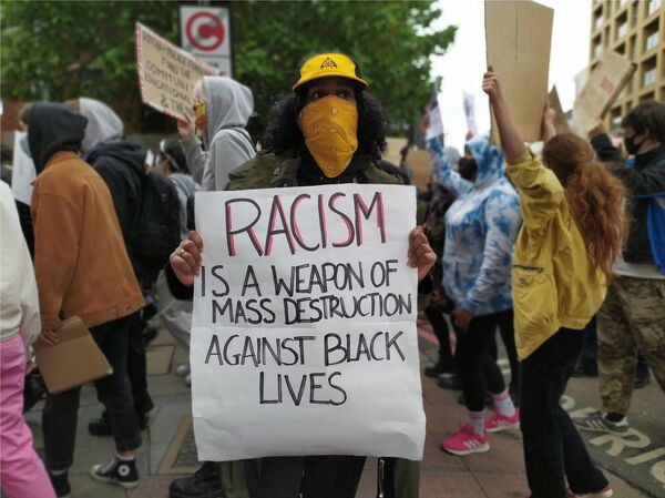 Large-Scale Protests 'Made a Mockery' of UK Coronavirus Lockdown – Politician - Sputnik International