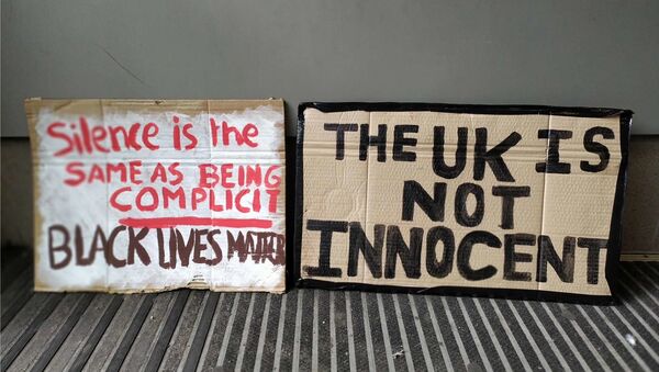 Banners at a protest in London on 6 June 2020 - Sputnik International