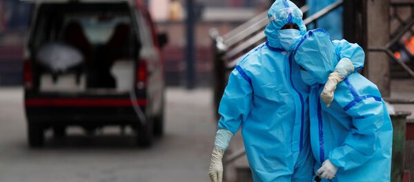 Relatives mourn a man who died due to the coronavirus disease (COVID-19), at a crematorium in New Delhi Relatives mourn a man who died due to the coronavirus disease (COVID-19), at a crematorium in New Delhi - Sputnik International