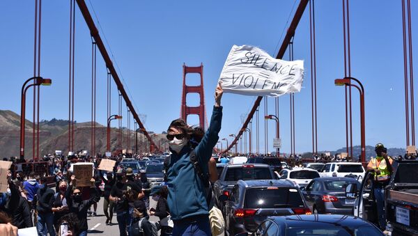 Black Lives Matter protesters march through Golden Gate Bridge in San Francisco, 6 June 2020 - Sputnik International