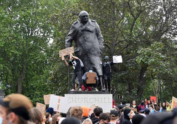 Tony Abbott Knocks Across-the-Board Pulling of Statues, Saying BLM Protesters ‘Ignorant of History’ Tony Abbott Knocks Across-the-Board Pulling of Statues, Saying BLM Protesters ‘Ignorant of History’ - Sputnik International