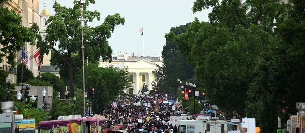 Demonstrators march on 16th St. near the White House, during a protest against racial inequality in the aftermath of the death in Minneapolis police custody of George Floyd, in Washington, U.S. June 6, 2020 - Sputnik International