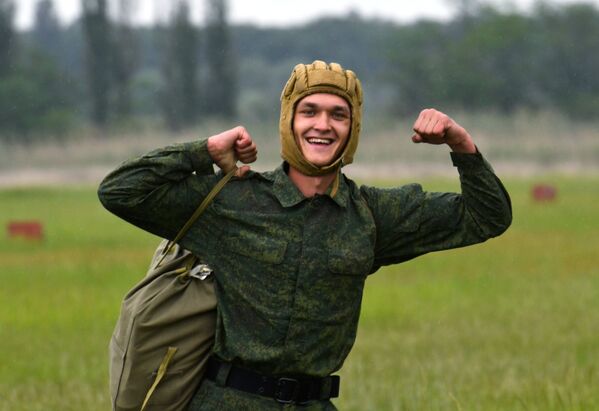 A recruit reacting to his first parachute jump at the Enem airfield of Russia's Volunteer Society for Cooperation with the Army, Aviation, and Navy (DOSAAF) in the Krasnodar Territory - Sputnik International