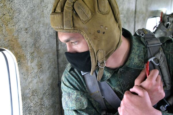 A recruit preparing himself for the first parachute jump during a training at the Enem airfield in the Krasnodar Territory, Russia. - Sputnik International