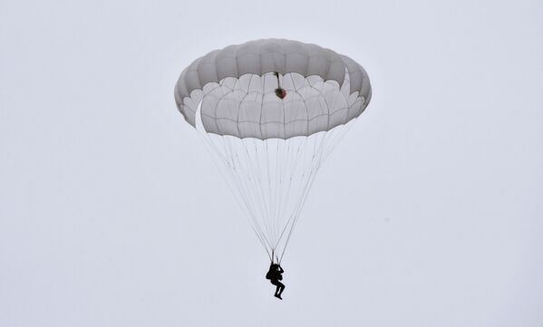 A recruit descending by a parachute during his first jump at the Enem airfield in the Krasnodar Territory, Russia - Sputnik International