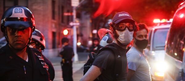 Protesters are arrested by NYPD officers on Park Avenue after violating curfew Friday, June 5, 2020, in New York. Demonstrations continued Friday following the death of George Floyd who died after being restrained by Minneapolis police officers on May 25 - Sputnik International