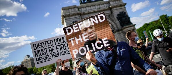 People hold up signs as they gather during a protest against racial inequality in the aftermath of the death in Minneapolis police custody of George Floyd, in front of the at Grand Army Plaza in the Brooklyn borough of New York City, New York, U.S. June 7, 2020. - Sputnik International