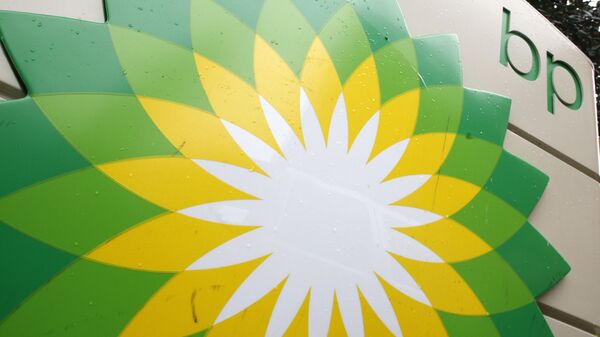 FILE - In this Oct. 25, 2007 file photo, the BP (British Petroleum) logo is seen at a gas station in Washington. BP will spend $7 billion to buy exploration rights to areas in the Gulf of Mexico, offshore Brazil and Canada owned by Devon Energy - Sputnik International