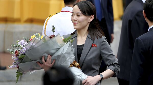 North Korean leader Kim Jong-un's sister Kim Yo Jong holds a bouquet of flowers during a welcoming ceremony at the Presidential Palace, Friday, March 1, 2019, in Hanoi, Vietnam - Sputnik International