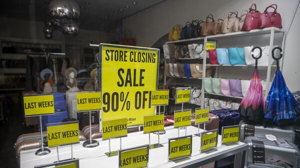 Store Closing sale signs are on display at a shop on Madison Avenue in New York - Sputnik International