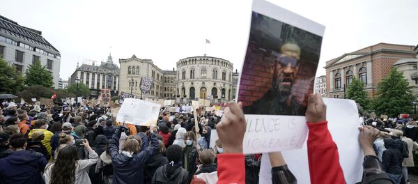 People take part in a demonstration called We can't breathe - justice for George Floyd outside the Parliament Building, in Oslo, Norway June 5, 2020.  - Sputnik International