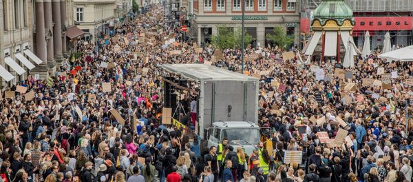 People gather during a demonstration to show solidarity with the Black Lives Matter movement, in the wake of the death of George Floyd while in Minneapolis police custody, in Copenhagen, Denmark June 7, 2020. - Sputnik International