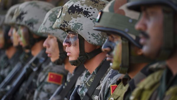 Soldiers from the Indian Army and People's Liberation Army (PLA) sit together after participating in an anti-terror drill during the Sixth India-China Joint Training exercise Hand in Hand 2016 at HQ 330 Infantry Brigade, in Aundh in Pune district, some 145km southeast of Mumbai, on November 25, 2016 - Sputnik International