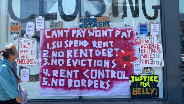 Banners from London Renters Union on the front of a building - Sputnik International