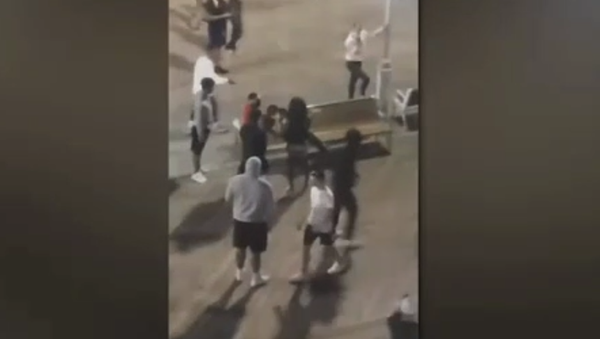 Video: Massive Fist Fight Breaks Out on Boardwalk at US East Coast Beach Town  - Sputnik International