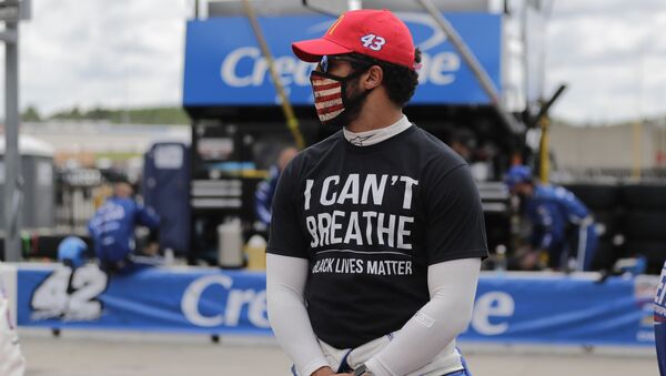 Bubba Wallace (43) wears a I Can't Breath, Black Lives Matter shirt before a NASCAR Cup Series auto race at Atlanta Motor Speedway, Sunday, June 7, 2020, in Hampton, Ga. (AP Photo/Brynn Anderson) - Sputnik International