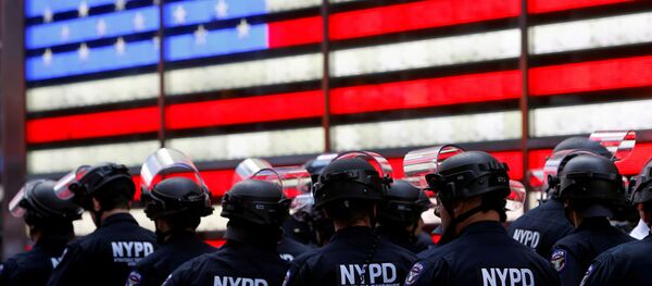 New York Police Department (NYPD) officers are pictured as protesters rally against the death in Minneapolis police custody of George Floyd, in Times Square in the Manhattan borough of New York City, U.S., June 1, 2020. - Sputnik International
