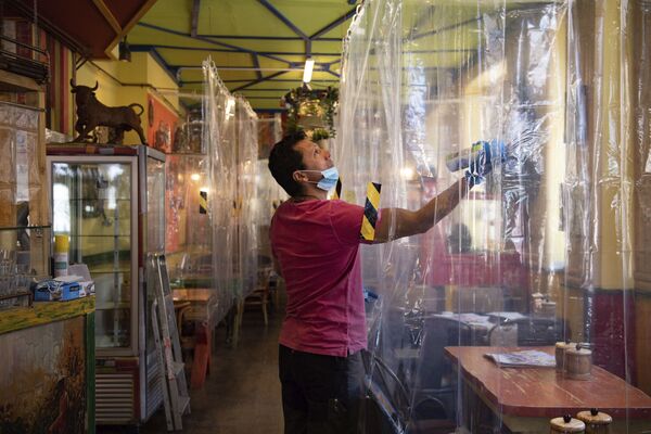 COVID-19-Battered UK Economy Reels from Sharpest Fall in Decades, Revised ONS Data Shows COVID-19-Battered UK Economy Reels from Sharpest Fall in Decades, Revised ONS Data Shows - Sputnik International