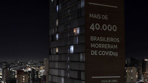 View of a projection reading Over 40,000 Brazilians have died from COVID-19, by VivaJK movement, in one of the towers of the JK building, in Belo Horizonte, state of Minas Gerais, Brazil, on June 11, 2020. - Sputnik International