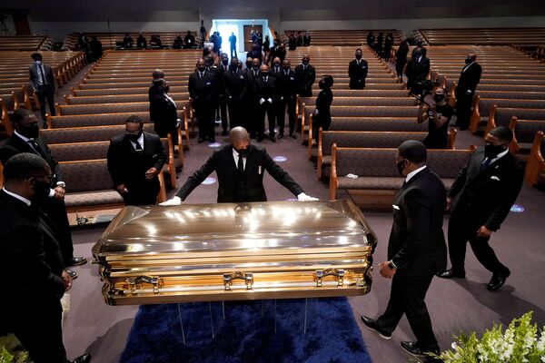 The casket of George Floyd is placed in the chapel during a funeral service for Floyd at the Fountain of Praise church, in Houston, Texas, U.S., June 9, 2020.  - Sputnik International