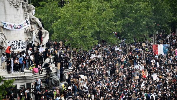 A view shows protesters attending a rally as part of the 'Black Lives Matter' worldwide protests against racism and police brutality, on Place de la Republique in Paris on June 13, 2020. - Sputnik International