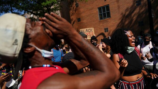 Protesters rally against racial inequality and the police shooting death of Rayshard Brooks, in Atlanta, Georgia, U.S. June 13, 2020. - Sputnik International