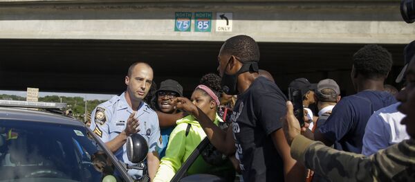 Protesters block a Georgia State Patrol official from leaving, Saturday, June 13, 2020, near the Wendy's restaurant where Rayshard Brooks was shot and killed by police Friday evening following a struggle in the restaurant's drive-thru line in Atlanta. Protesters block a Georgia State Patrol official from leaving, Saturday, June 13, 2020, near the Wendy's restaurant where Rayshard Brooks was shot and killed by police Friday evening following a struggle in the restaurant's drive-thru line in Atlanta. - Sputnik International