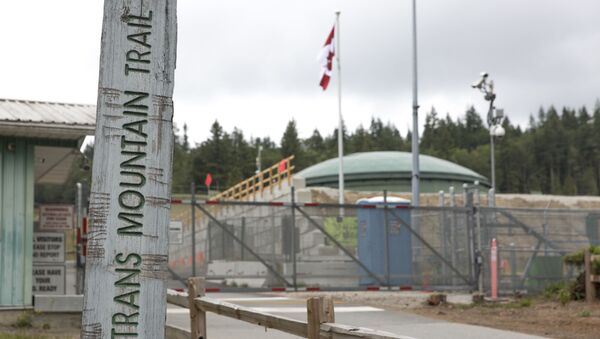 A marker for the Trans Mountain Trail is pictured outside the Kinder Morgan Burnaby Terminal and Tank Farm in Burnaby, British Columbia on June 20, 2019. - Sputnik International