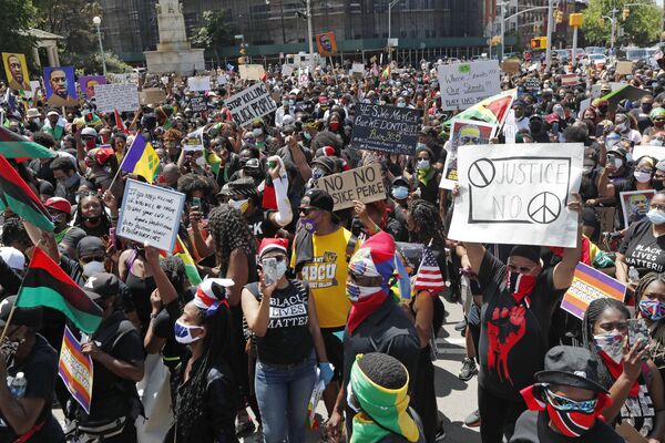 Facebook Reportedly Catered to Advertisers via Secret 'Councils' to Keep Them Loyal - Sputnik International