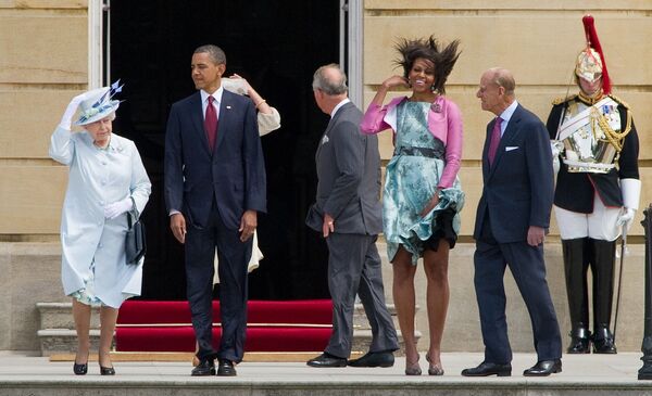 Britain's Queen Elizabeth II (L), former US President Barack Obama (2nd L), former US First Lady Michelle Obama (3rd R) and Prince Philip, the Duke of Edinburgh (2nd R) watch a Guard of Honour at Buckingham Palace, in central London, on May 24, 2011 - Sputnik International