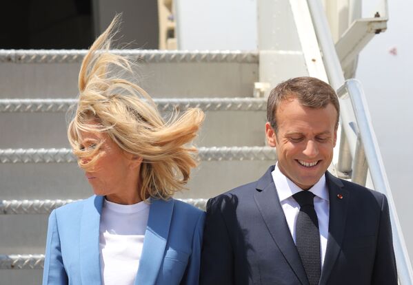 French President Emmanuel Macron and his wife, First Lady Brigitte Macron, arrive at Pierre Elliot Trudeau Airport on June 7, 2018 in Montreal, Canada, ahead of the G7 summit - Sputnik International