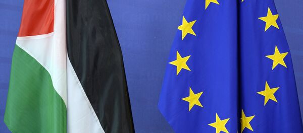 The Palestinian flag (L) is seen next to the European Union flag at the European Union Commission headquarters in Brussels on June 22, 2016 The Palestinian flag (L) is seen next to the European Union flag at the European Union Commission headquarters in Brussels on June 22, 2016 - Sputnik International