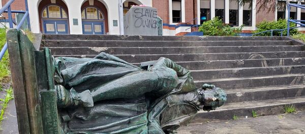 The scene at Jefferson high school in NE Portland - Sputnik International