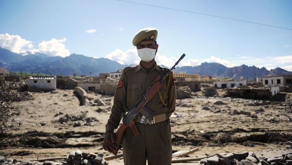 An Indian armed forces serviceman stands guard (File) - Sputnik International