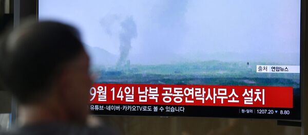 People watch a television news screen showing an explosion of an inter-Korean liaison office in North Korea's Kaesong Industrial Complex, at a railway station in Seoul on June 16, 2020 People watch a television news screen showing an explosion of an inter-Korean liaison office in North Korea's Kaesong Industrial Complex, at a railway station in Seoul on June 16, 2020 - Sputnik International