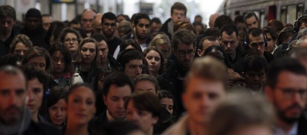 Crowds of commuters during a strike in France in 2018 Crowds of commuters during a strike in France in 2018 - Sputnik International