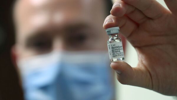 A pharmacist displays an ampoule of Dexamethasone at the Erasme Hospital amid the coronavirus disease (COVID-19) outbreak, in Brussels, Belgium, June 16, 2020. - Sputnik International