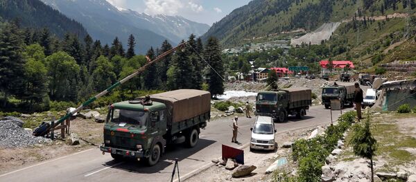 Indian army trucks move along a highway leading to Ladakh, at Gagangeer in Kashmir's Ganderbal district June 17, 2020 Indian army trucks move along a highway leading to Ladakh, at Gagangeer in Kashmir's Ganderbal district June 17, 2020 - Sputnik International