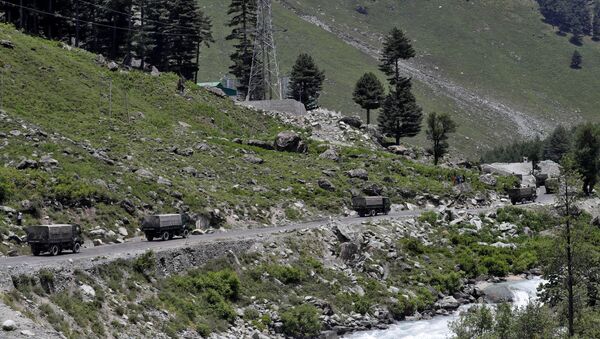 Indian army trucks move along a highway leading to Ladakh, at Gagangeer in Kashmir's Ganderbal district June 17, 2020 - Sputnik International